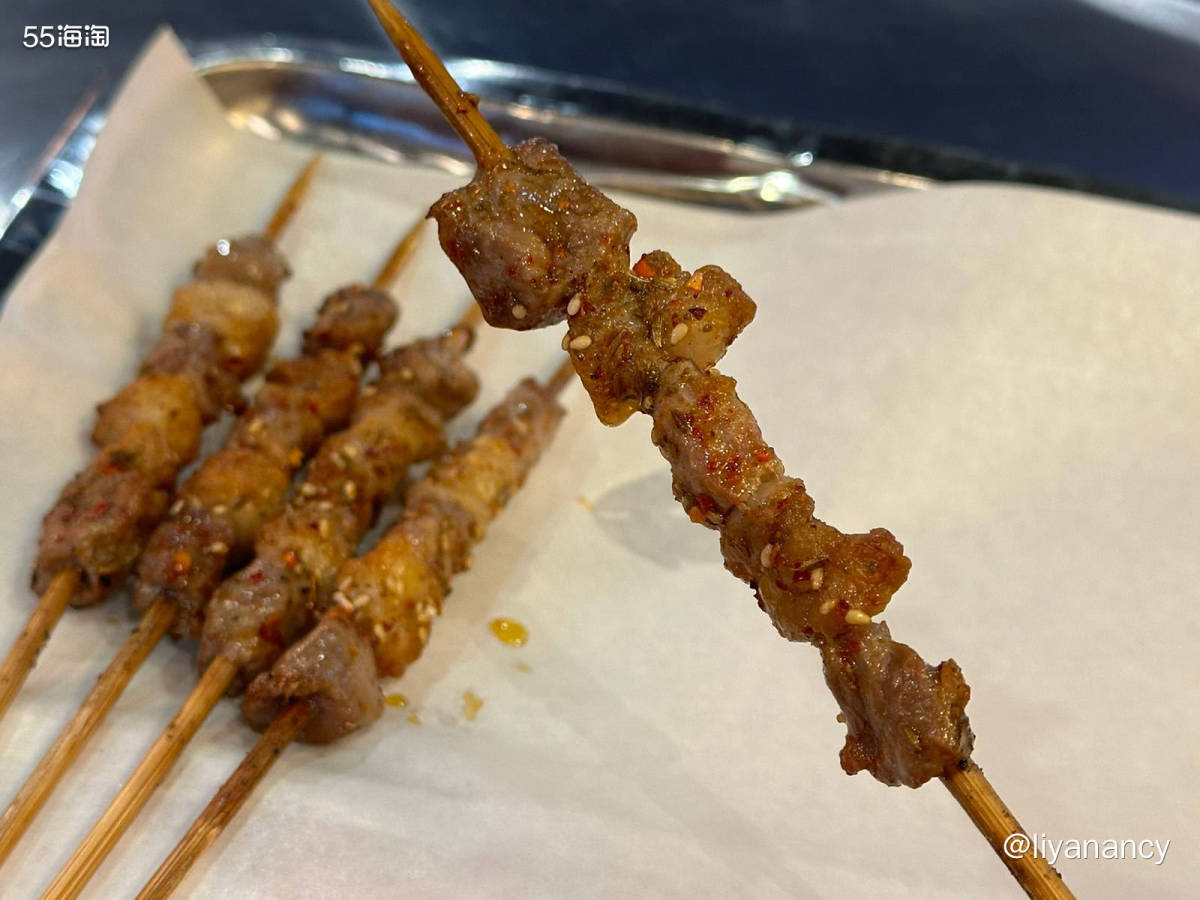 晚上19点过来店里吃饭的人不是很多，不过19点30后很快就满