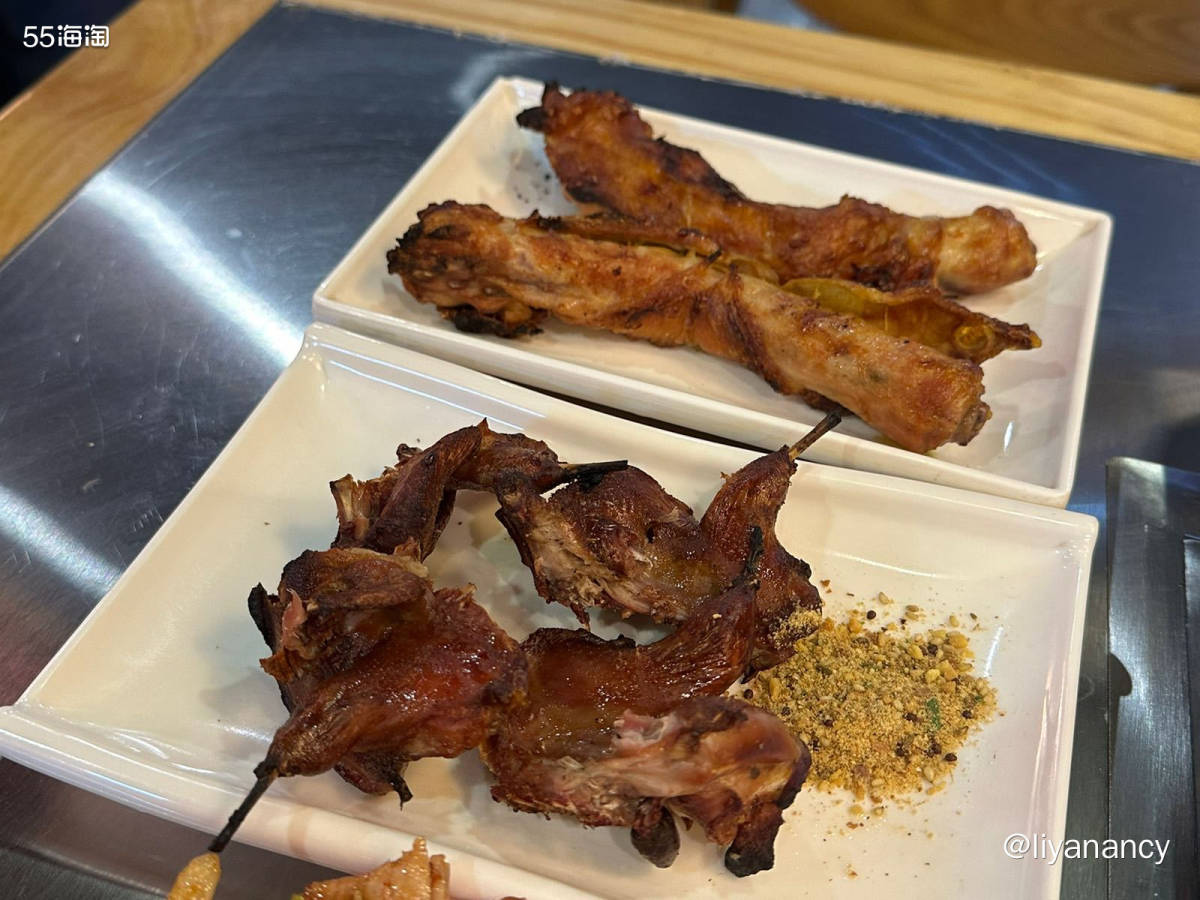 晚上19点过来店里吃饭的人不是很多，不过19点30后很快就满