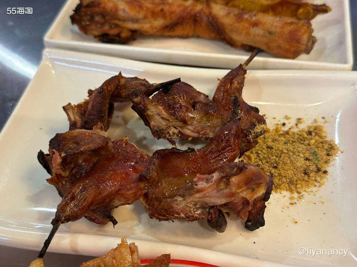 晚上19点过来店里吃饭的人不是很多，不过19点30后很快就满