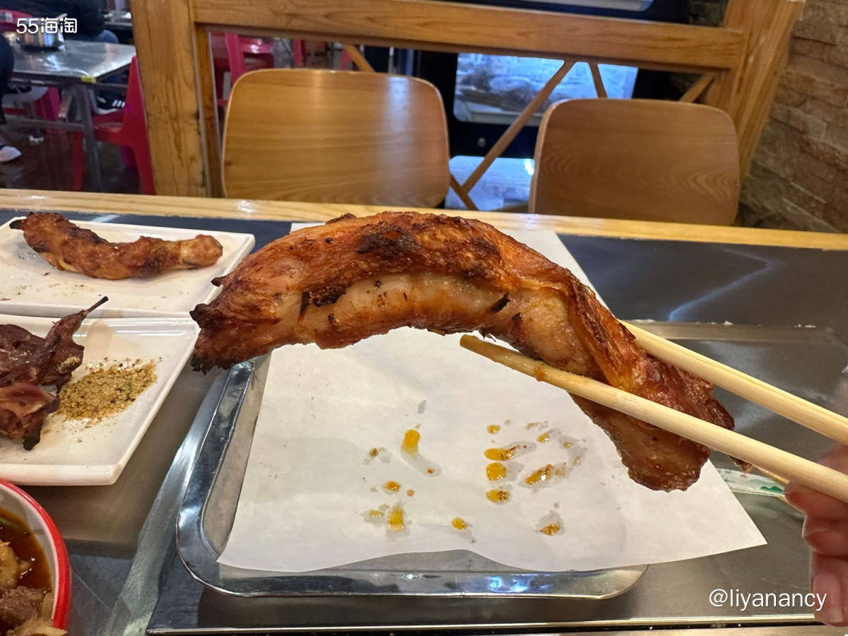 晚上19点过来店里吃饭的人不是很多，不过19点30后很快就满