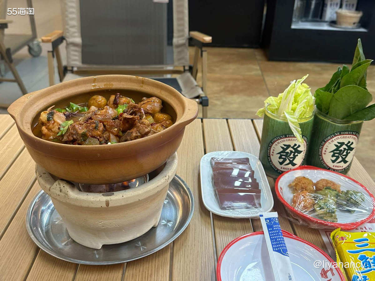 天气冷了下班只想吃顿热乎的，去了公司附近的鸡公煲，小店座位蛮