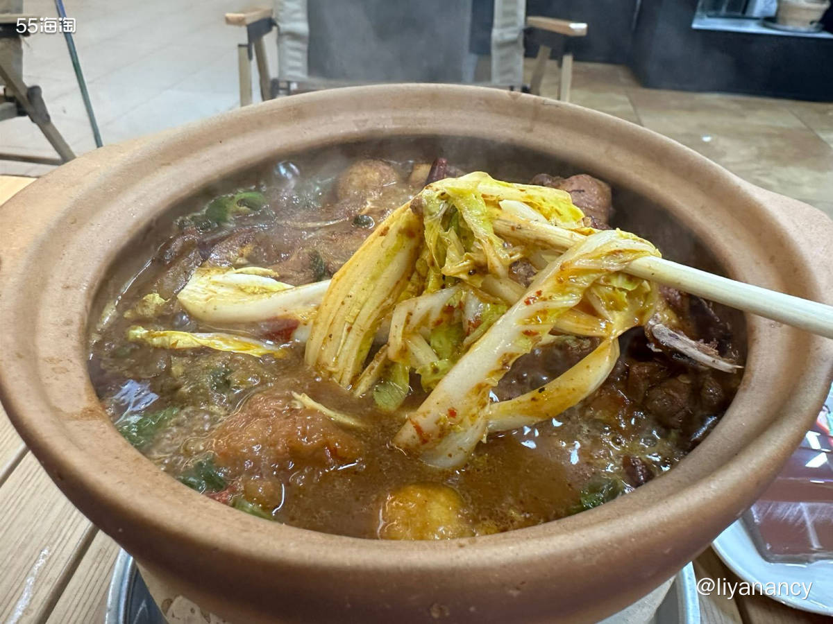 天气冷了下班只想吃顿热乎的，去了公司附近的鸡公煲，小店座位蛮