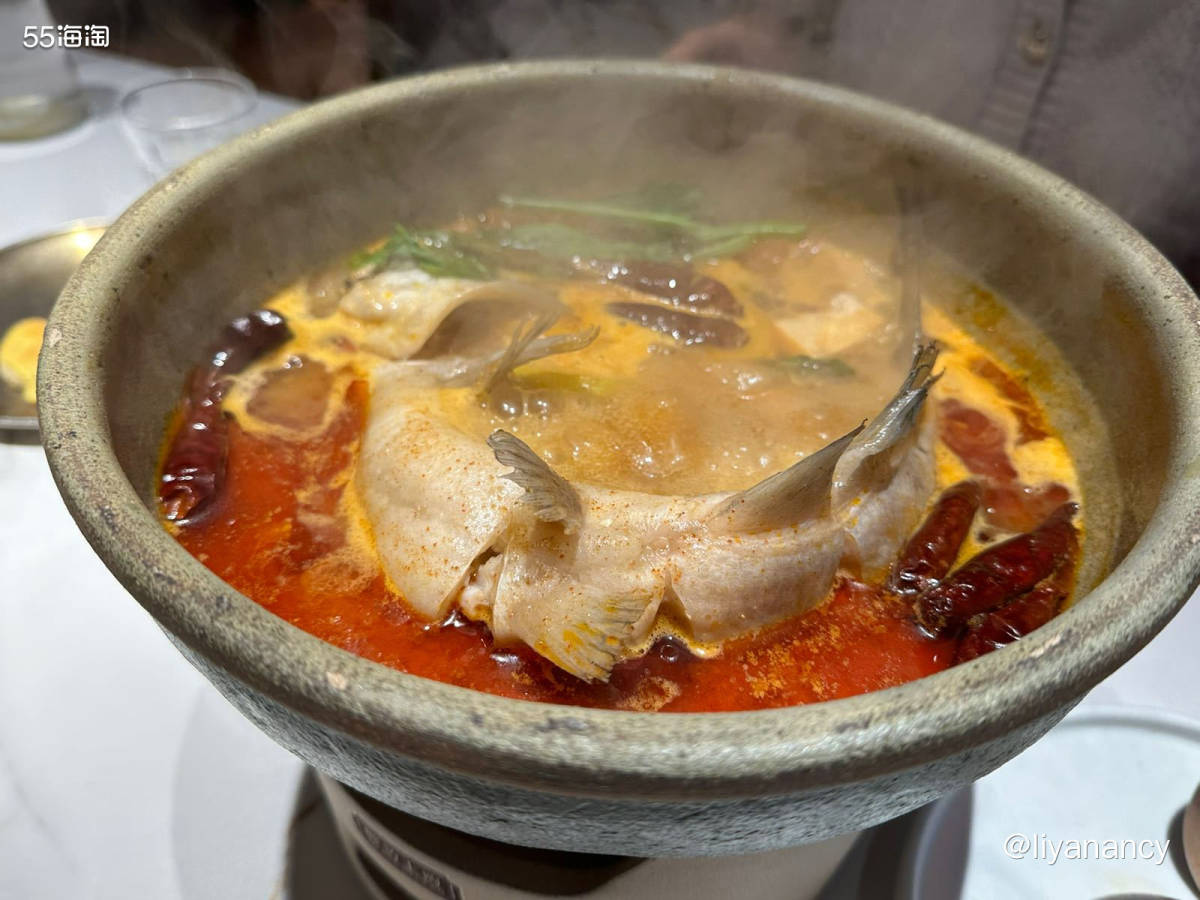 提到酸汤鱼，首先想到的可能是贵州酸汤鱼，但是我吃的是大理酸汤