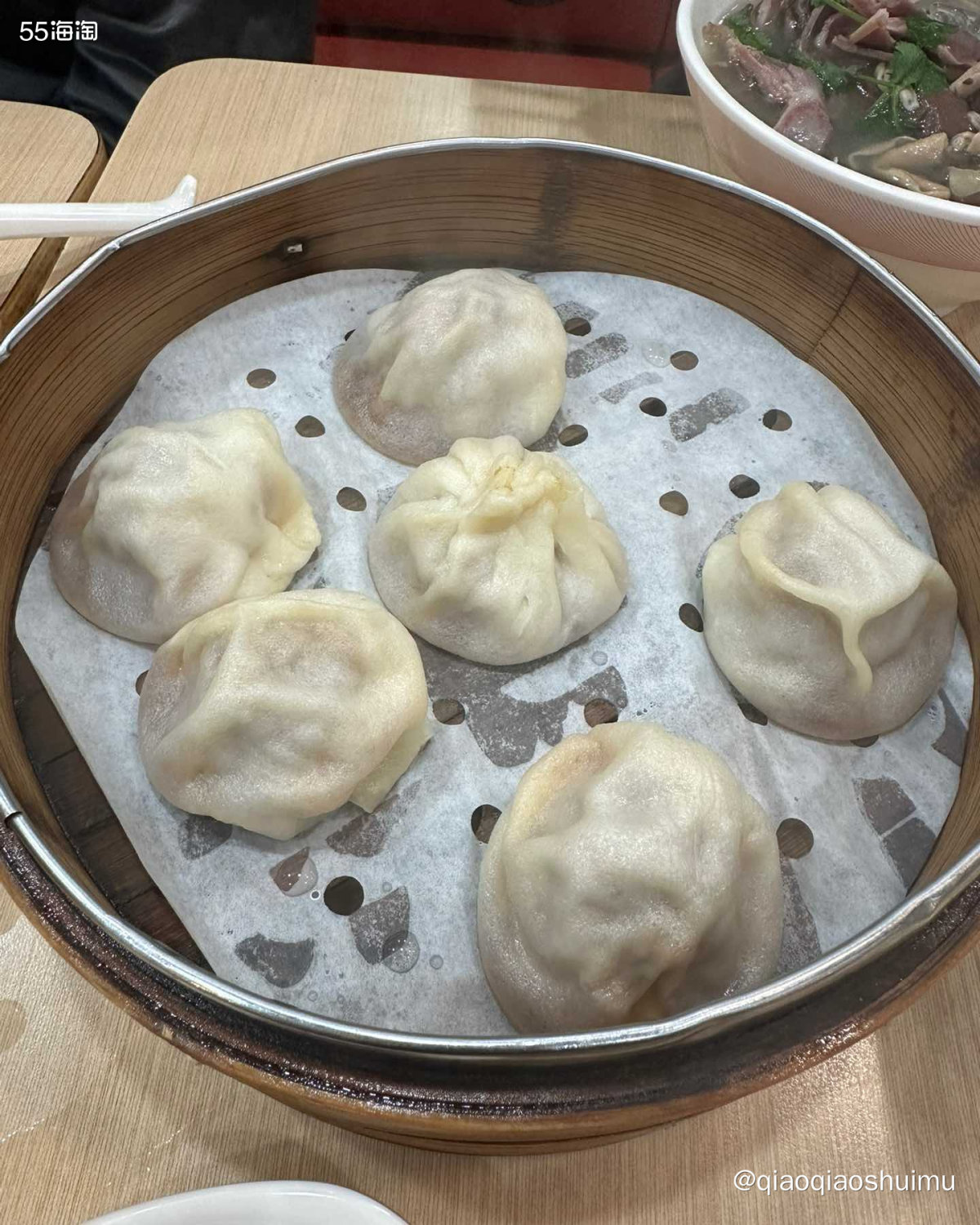 周五到南京已经挺晚了，等逛到新街口找到想吃的饭店已经九点多了