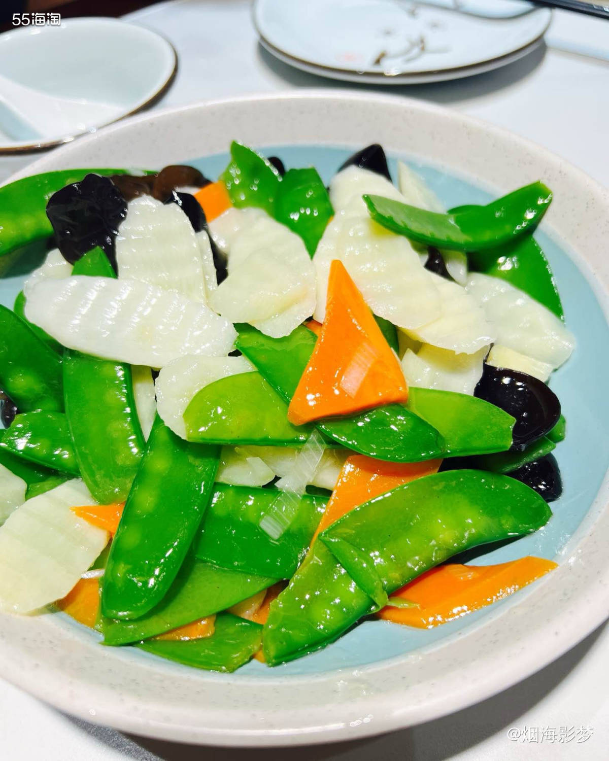 晚上和老爸老妈吃个炒菜，点了猪肉炖粉条，还有，小鸡炖蘑菇，一