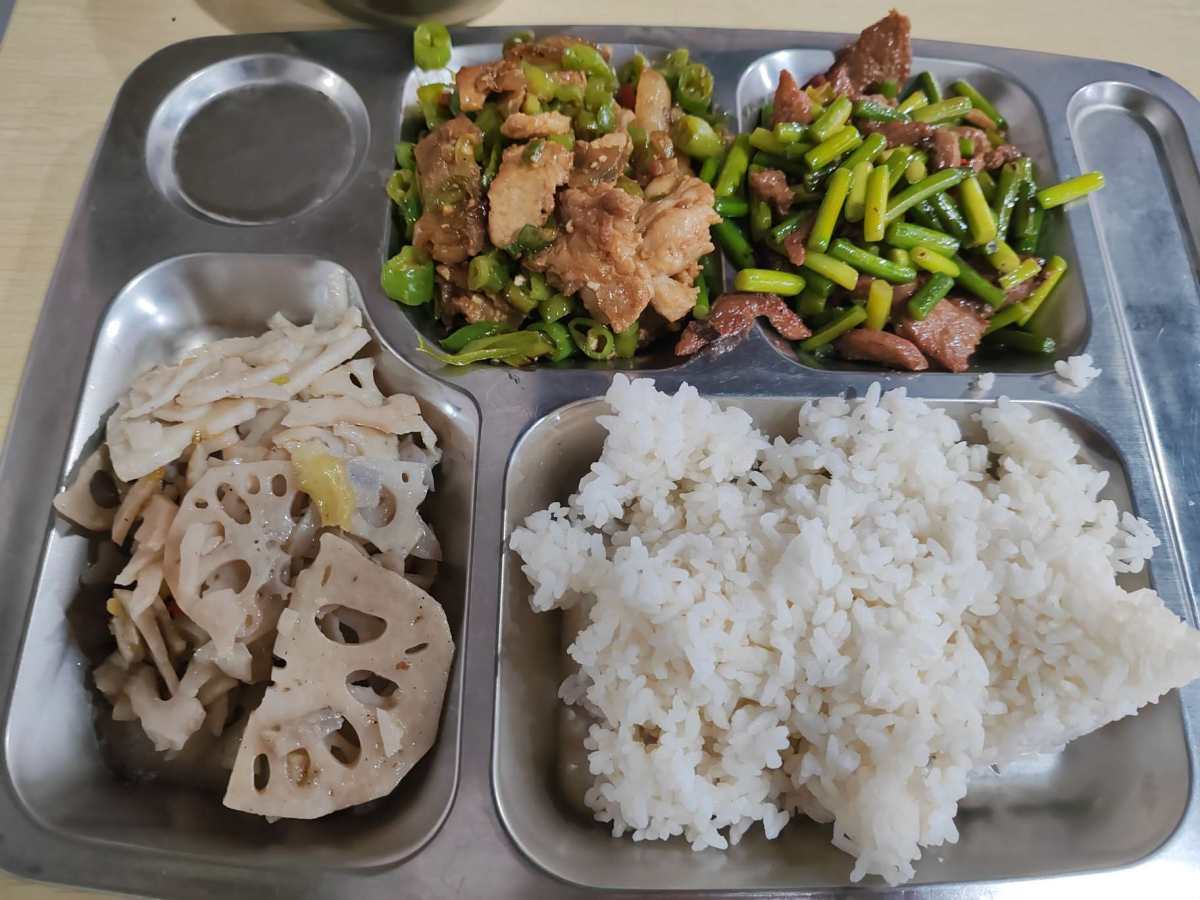 吃饭应该是世界上最困难的抉择了，每天中午吃饭的点，吃什么就是