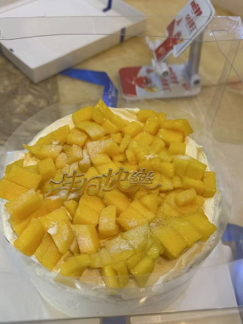 上周家里老母亲过生日，知道我妈喜欢吃榴莲，就安排了一个榴莲千