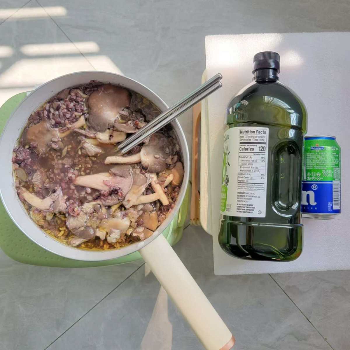 热乎乎的，熟了。今天周六，正好有时间就随便做点吃的，不求美味