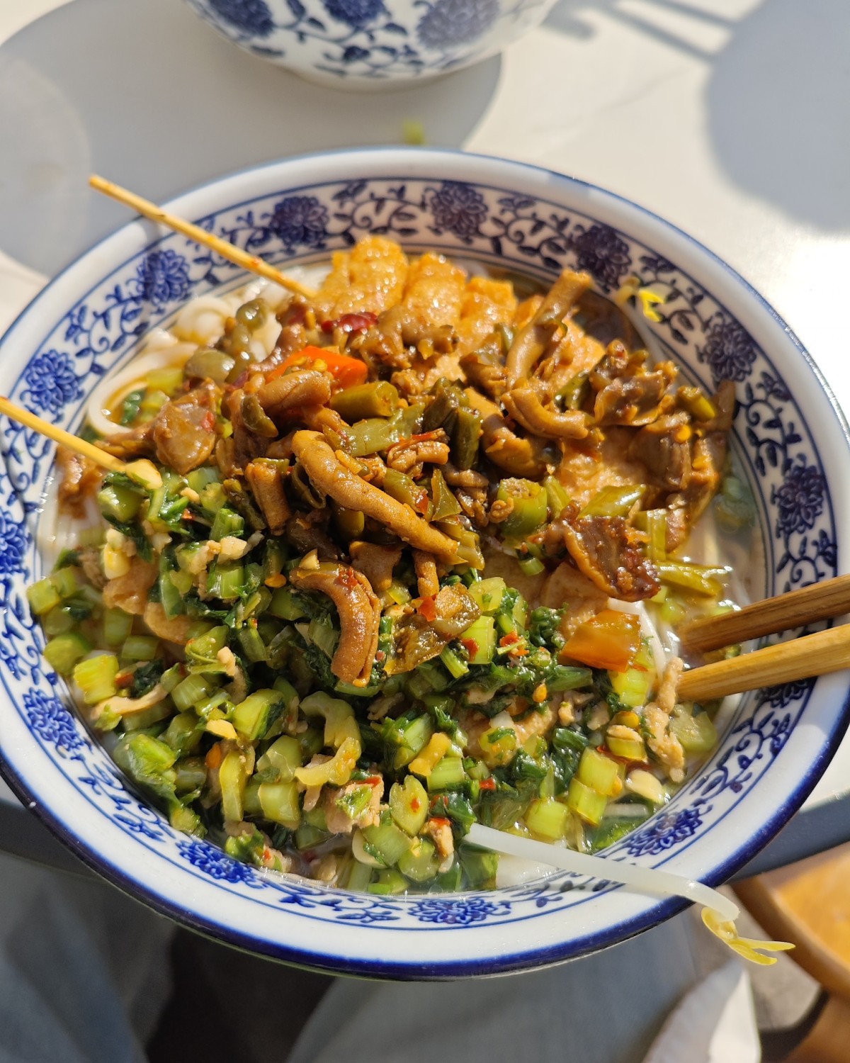 我们湖南的米粉比较有名，但是有些网红店也是更有特色，今天跟家