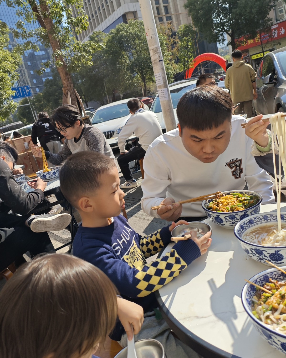我们湖南的米粉比较有名，但是有些网红店也是更有特色，今天跟家