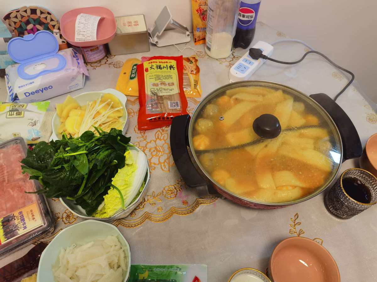 🌸来补美食帖了，先来分享一顿11月中旬的家庭小火锅，在新家
