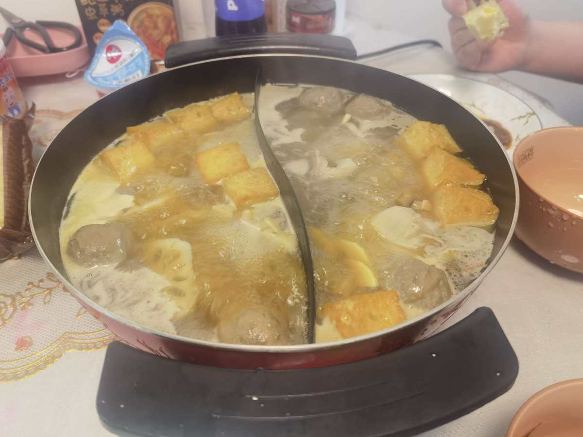 🌸继续来分享家庭小火锅了，是12月头上开动的，毕竟之前食材