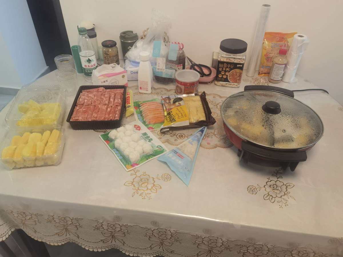 🌸继续来分享家庭小火锅了，是12月头上开动的，毕竟之前食材