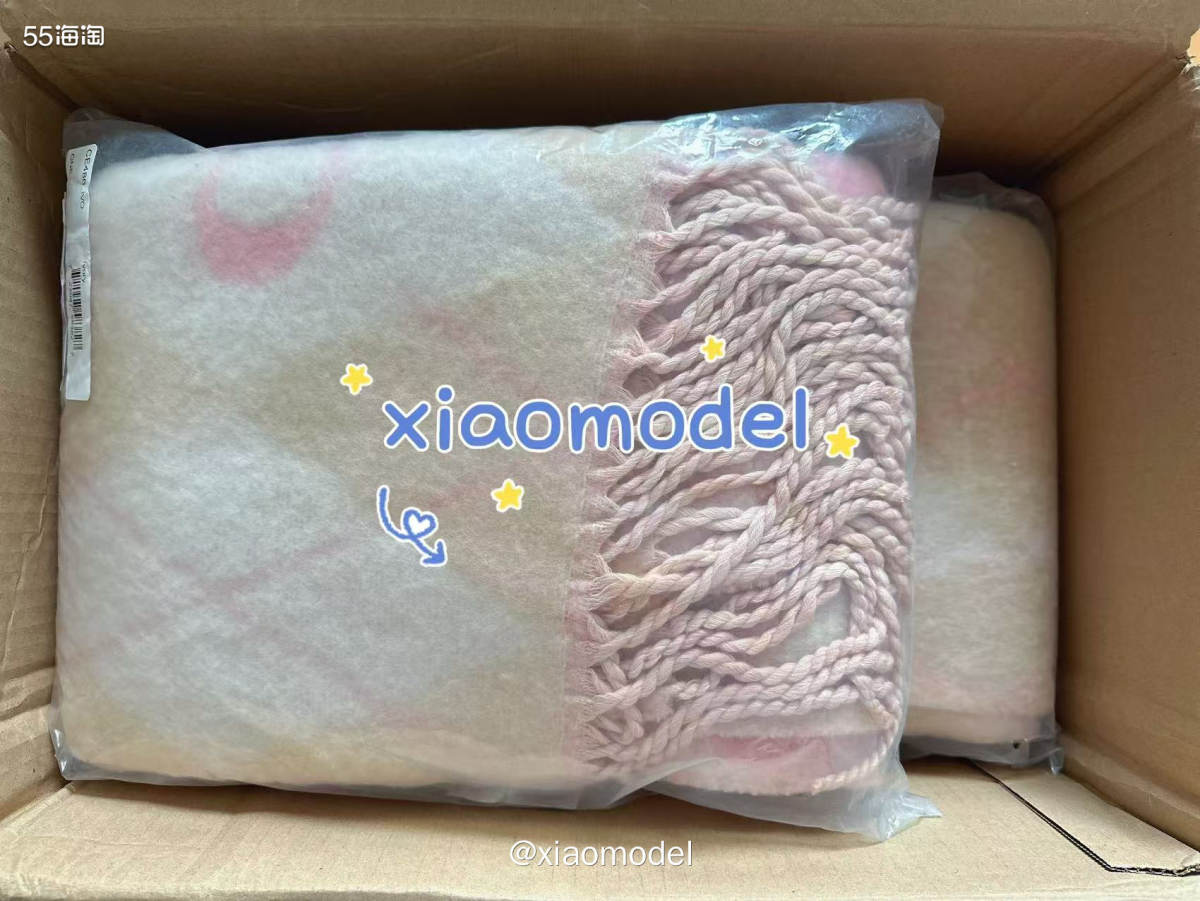 🐶昨天收到1个大箱子，我的coach围巾又到了1箱子哦！ 