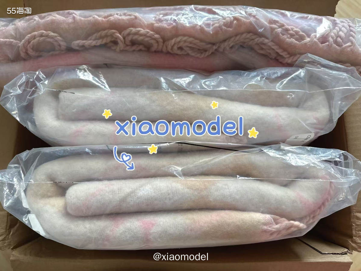 🐶昨天收到1个大箱子，我的coach围巾又到了1箱子哦！ 