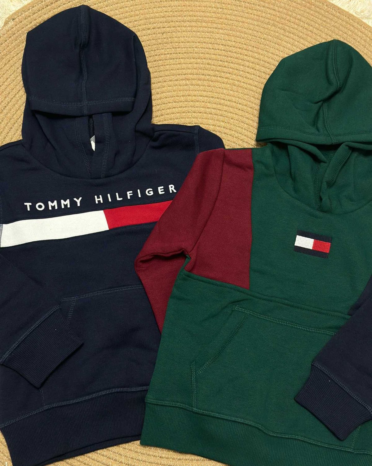 冷冷的天，套头卫衣➕棉服是不会出错的搭配。国外买tommy就