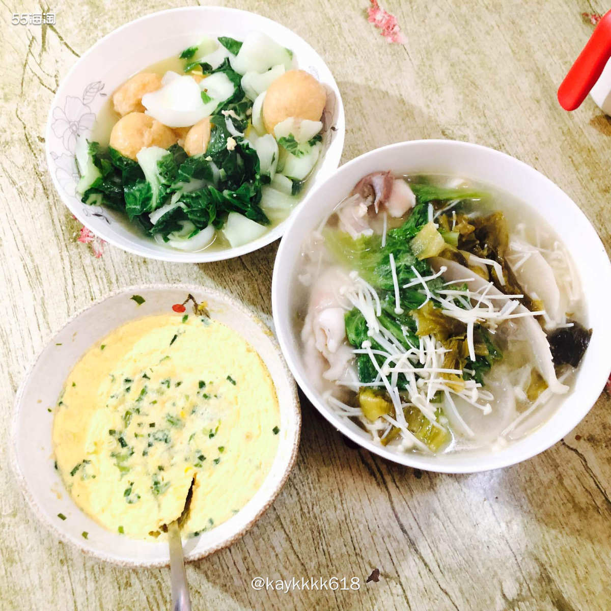 今天给同事换班下午才去，所以就可以做午饭啦～菜场买的二十块鱼