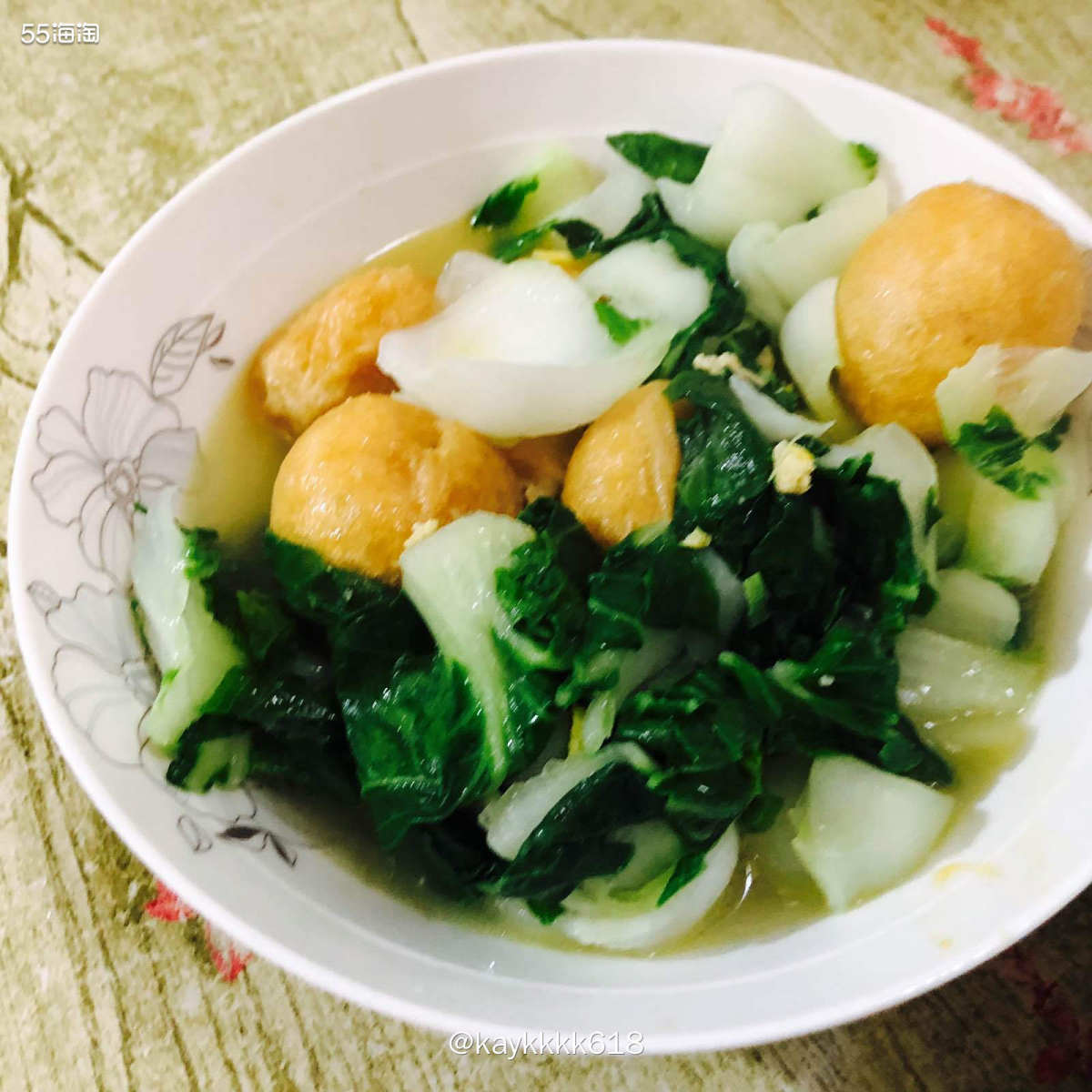 今天给同事换班下午才去，所以就可以做午饭啦～菜场买的二十块鱼