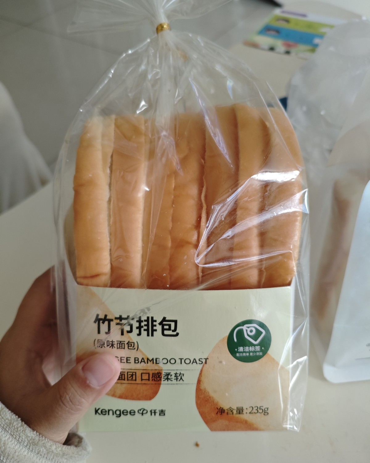最近早上吃米粉比较多，这两天突然想吃面包了，就直接饿了么点了