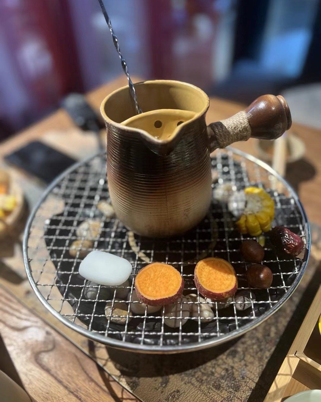 🍵冬日聚会，户外总是觉得冷，小伙伴们提议，不如来围炉煮茶吧