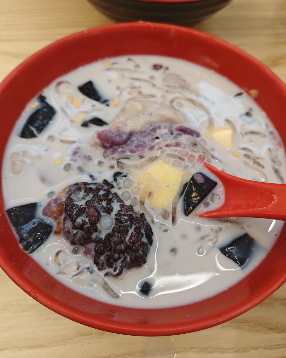 今天突发奇想，想去长沙的大学城打卡找吃的，听说网红的小吃不错