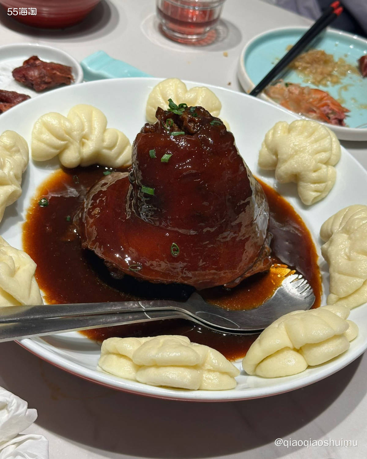 公公和爸爸生日隔得不远，我们一周吃了两顿生日餐。 挑了一家东