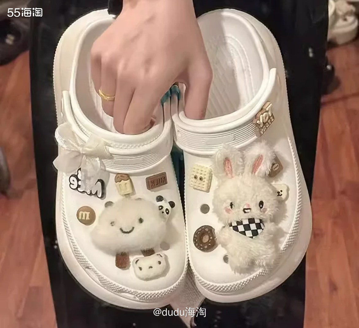 🍭来给我的暖棉洞洞鞋买冬天适配的鞋花啦！冬天的鞋花要毛茸茸