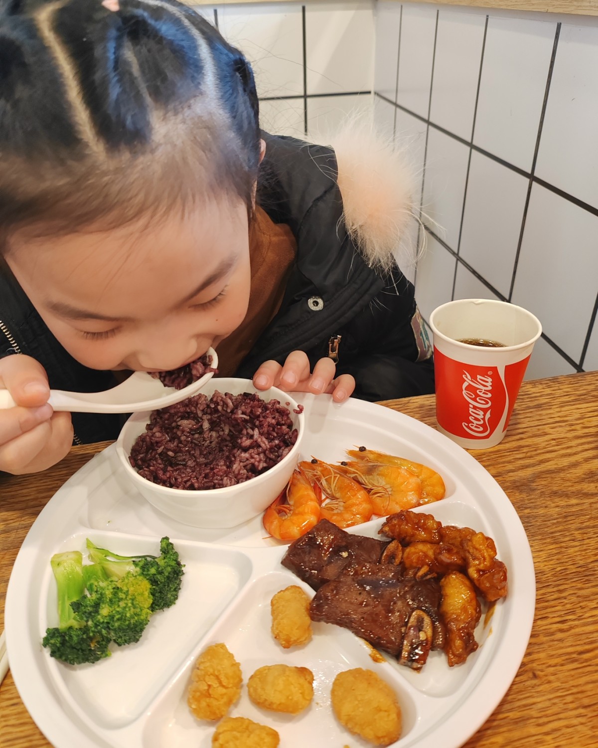 忙碌的工作中，偷得浮生半日闲，那就带这沫沫宝宝去逛一下商场吧