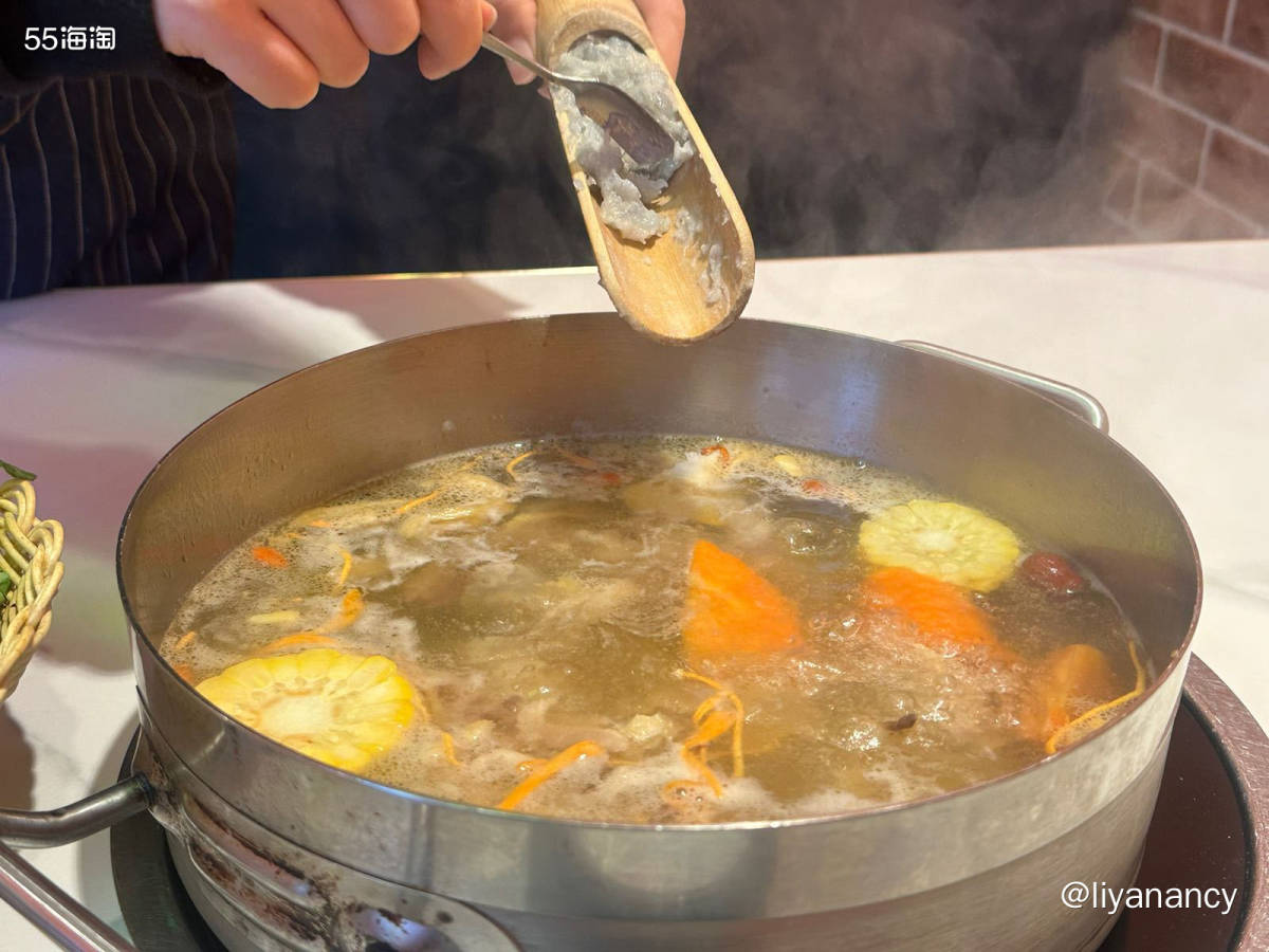 公司附近的一家广东顺德菜，天冷想吃热乎的，就来他家吃小火锅，