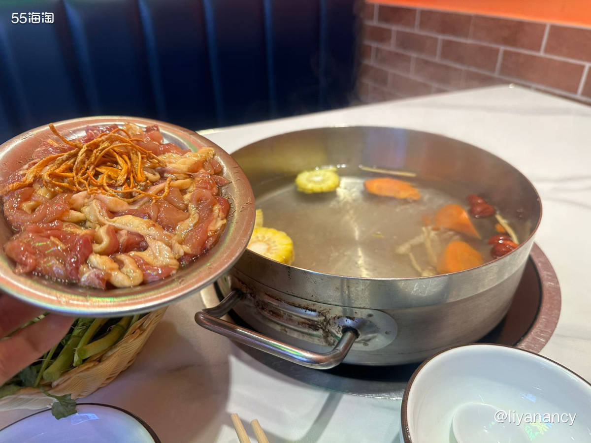 公司附近的一家广东顺德菜，天冷想吃热乎的，就来他家吃小火锅，