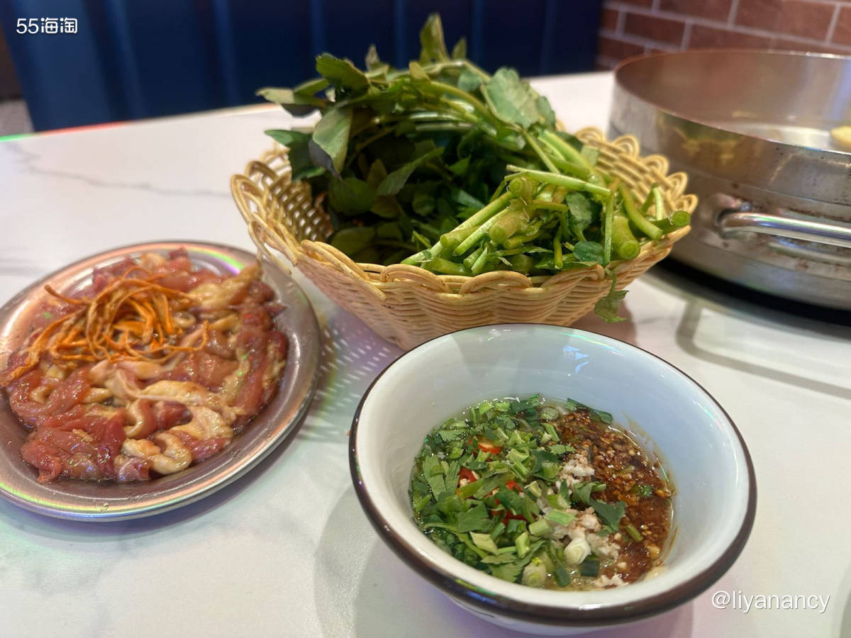 公司附近的一家广东顺德菜，天冷想吃热乎的，就来他家吃小火锅，