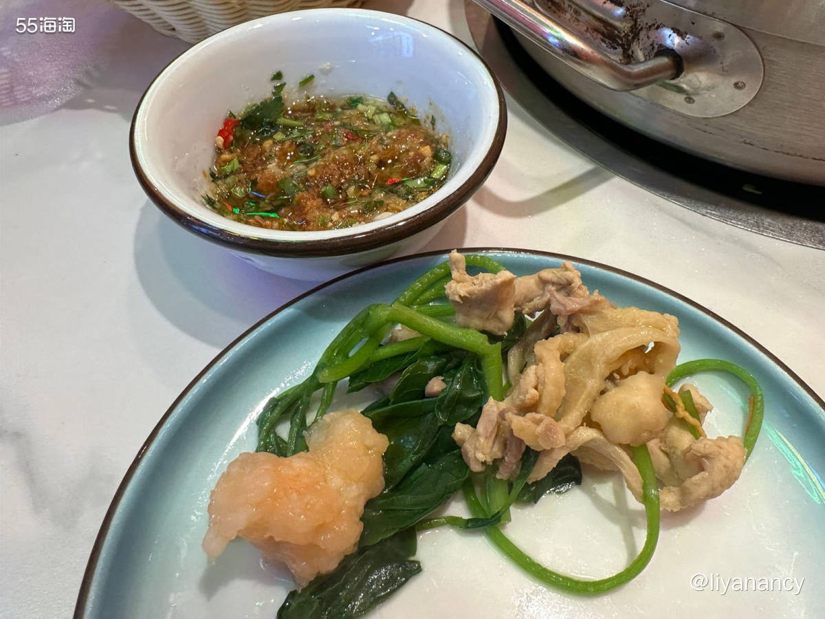 公司附近的一家广东顺德菜，天冷想吃热乎的，就来他家吃小火锅，