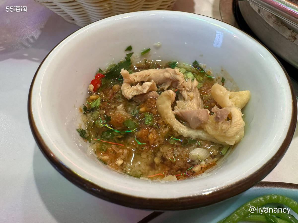 公司附近的一家广东顺德菜，天冷想吃热乎的，就来他家吃小火锅，