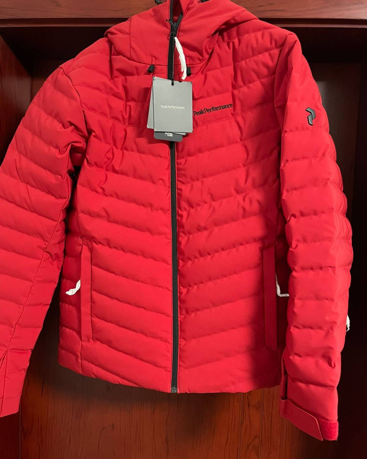 这是购自英国户外网站SP的一件PP frost滑雪夹克。原价