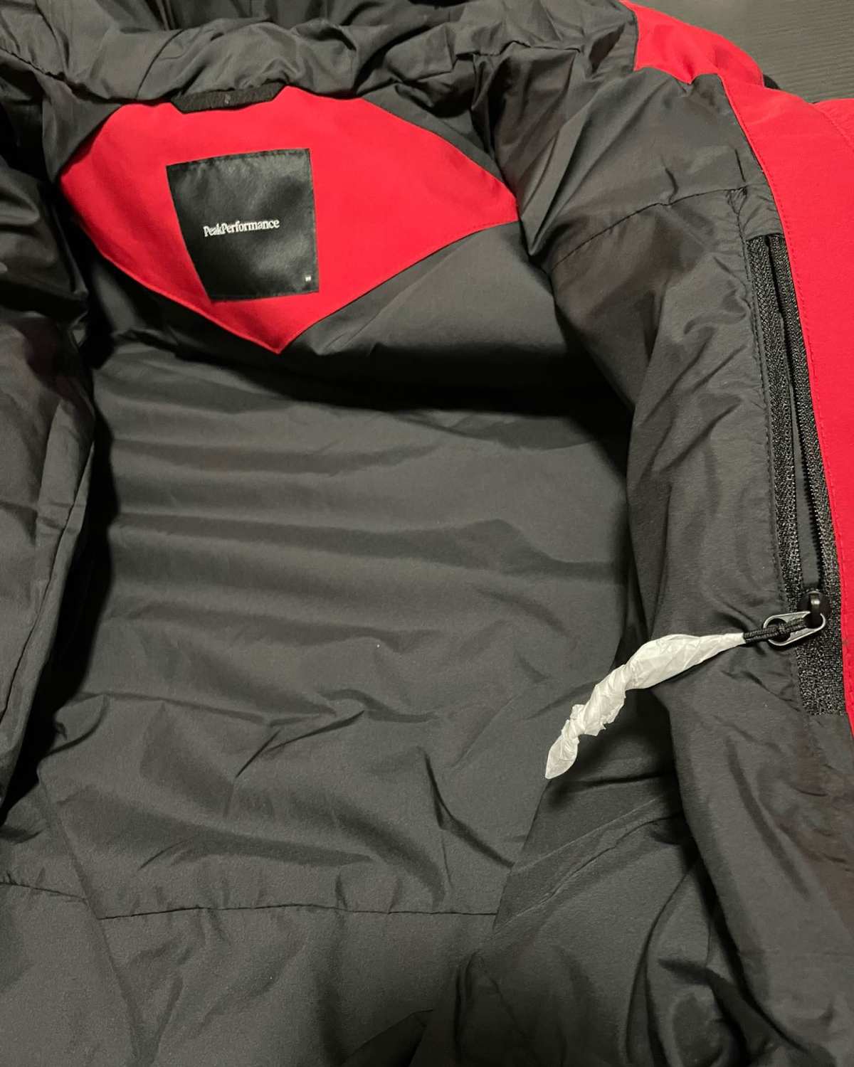 这是购自英国户外网站SP的一件PP frost滑雪夹克。原价