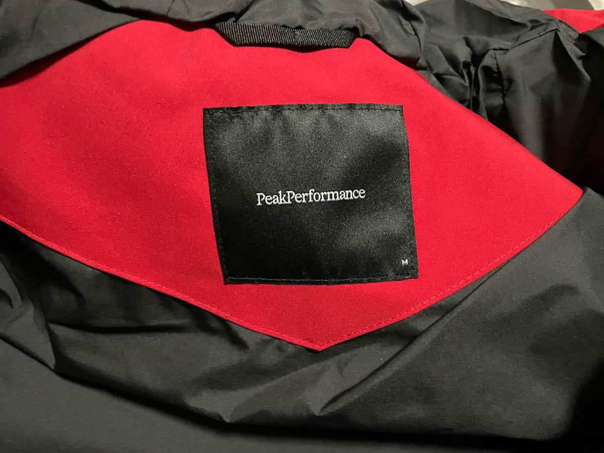 这是购自英国户外网站SP的一件PP frost滑雪夹克。原价