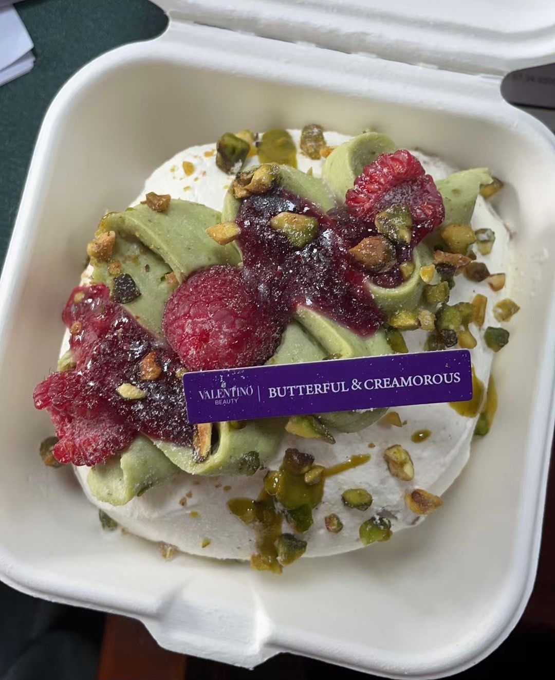 🍰最近B&C黄油与面包这个牌子很火，很多人去排队买蛋糕。今