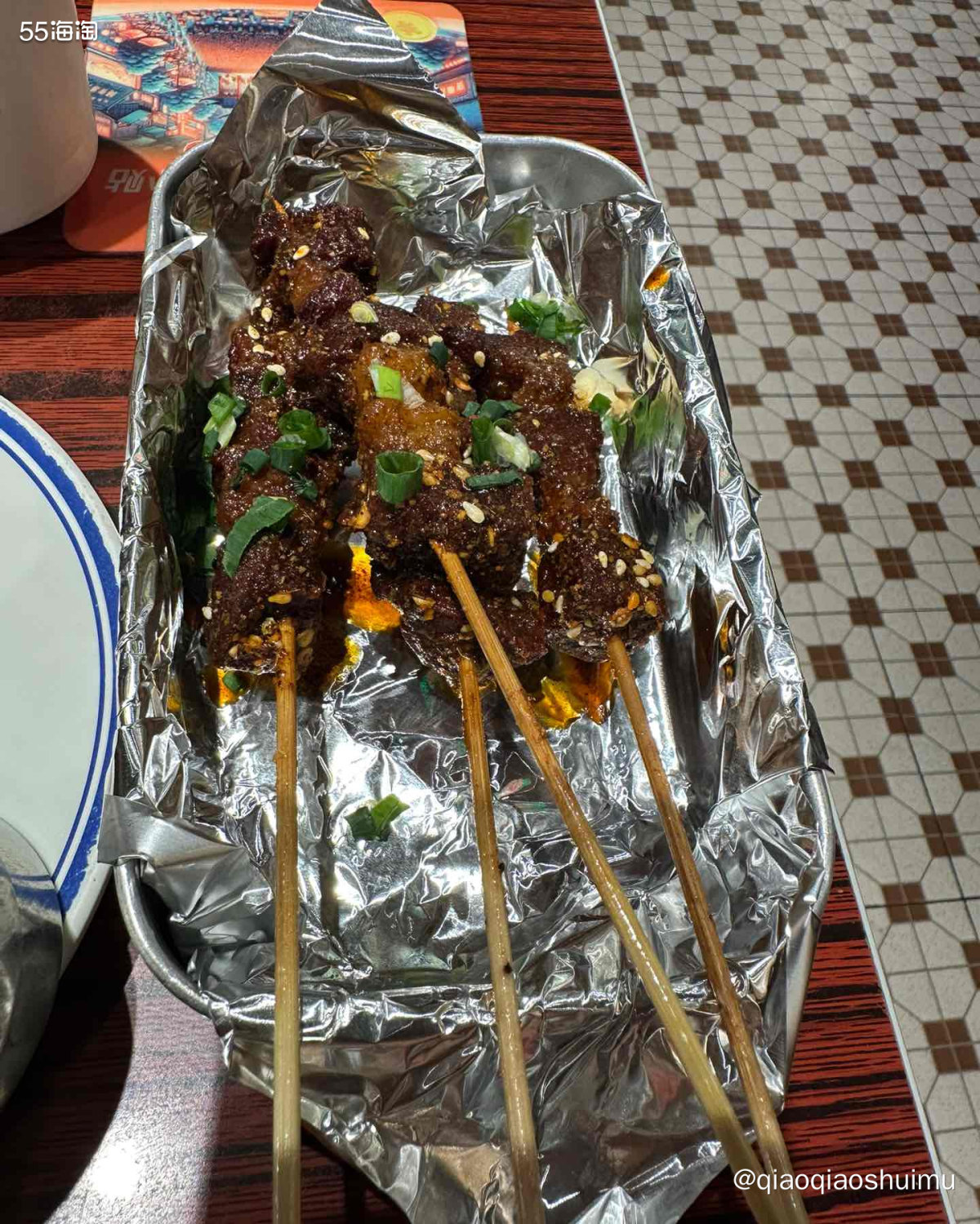 这家牛杂煲看到过n次，听说是网红店。昨天下午吃饭早，没有排队