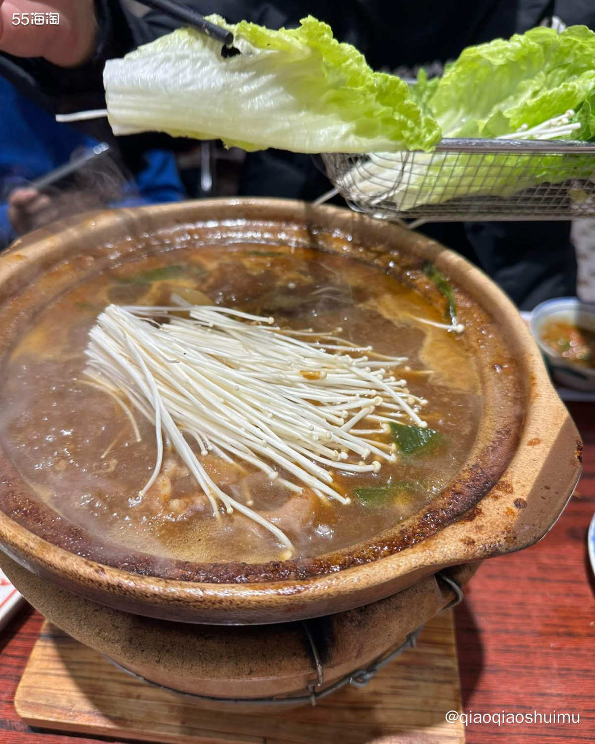 这家牛杂煲看到过n次，听说是网红店。昨天下午吃饭早，没有排队