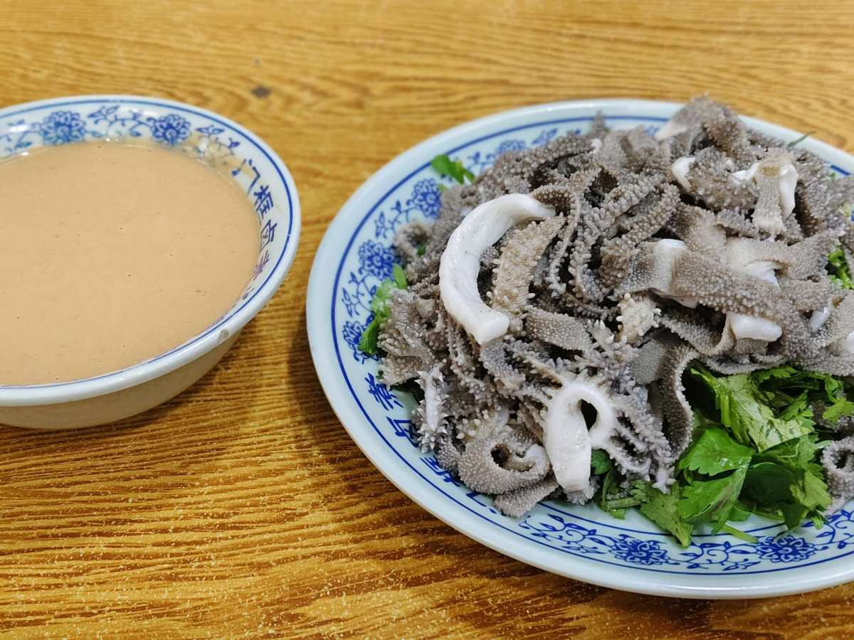 一直想吃爆肚，于是安排上啦，朋友来找我玩，带她吃了我爱吃的卤