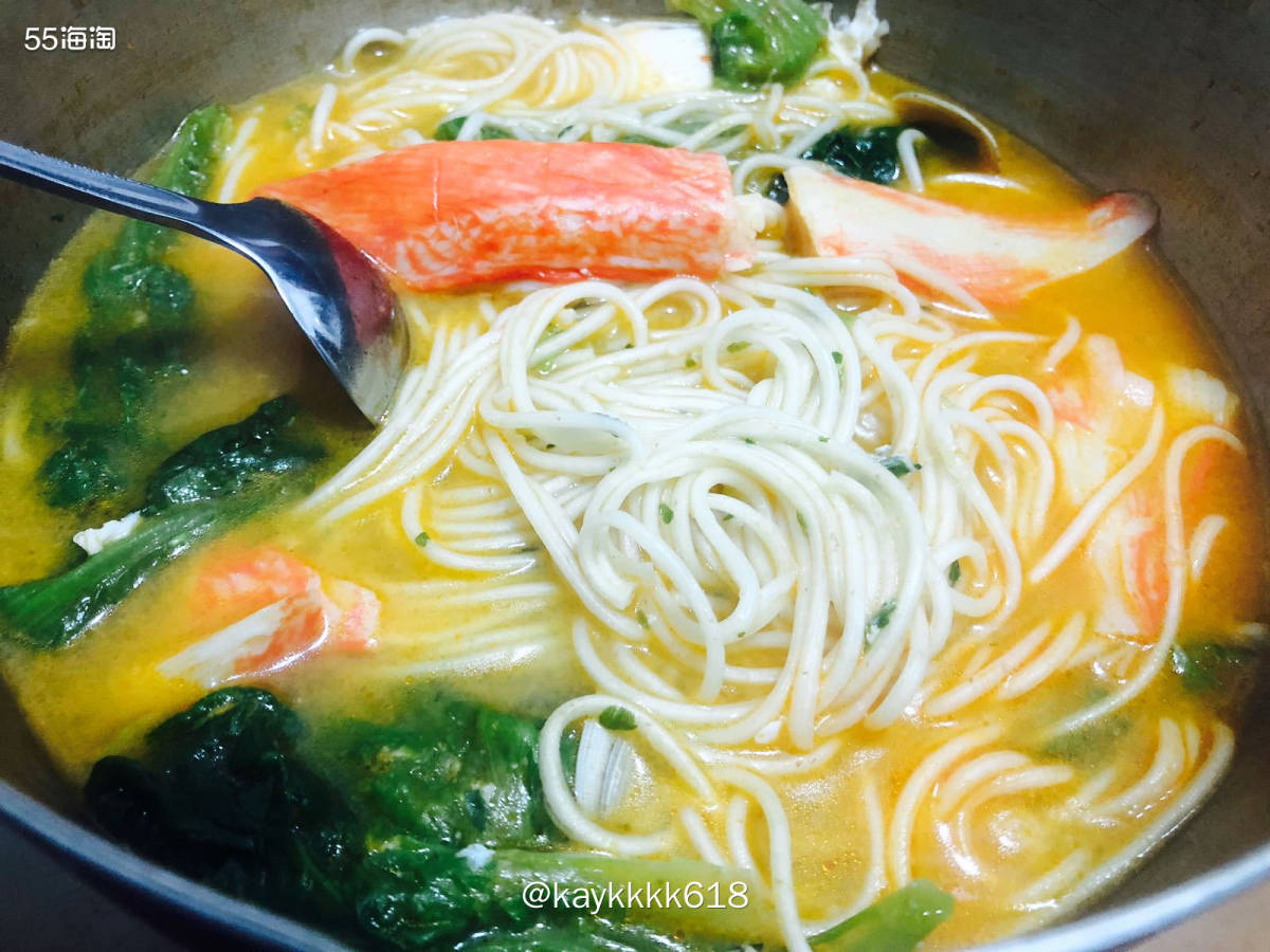 搬砖回家来不及做饭就煮碗面吧！之前买的拉面说的冬阴功汤面超级