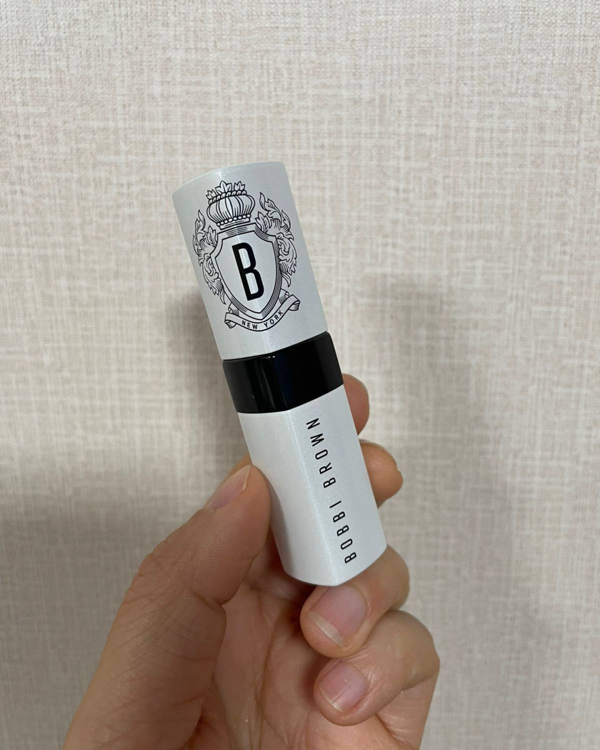 💄秋冬，唇部又干又起皮，唇纹都会加深不少。选择一只好的润唇