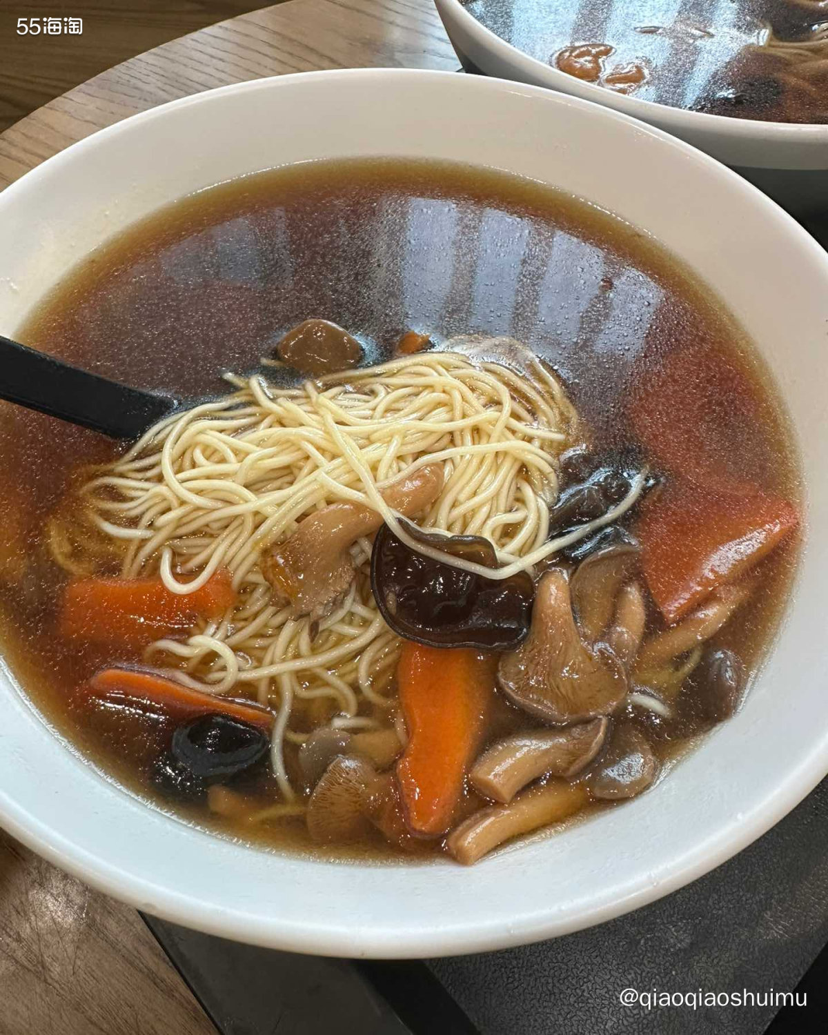 昨天傍晚返程回京，回程前去了宝莲寺，被宏伟壮观的建筑震撼到的