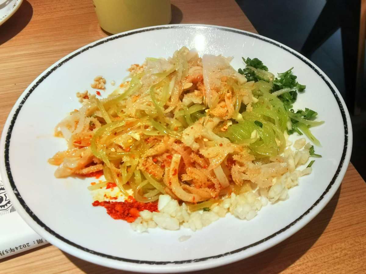 🍑前段时间去打卡了太二酸菜鱼，感觉酸菜鱼味道一般般，反被他