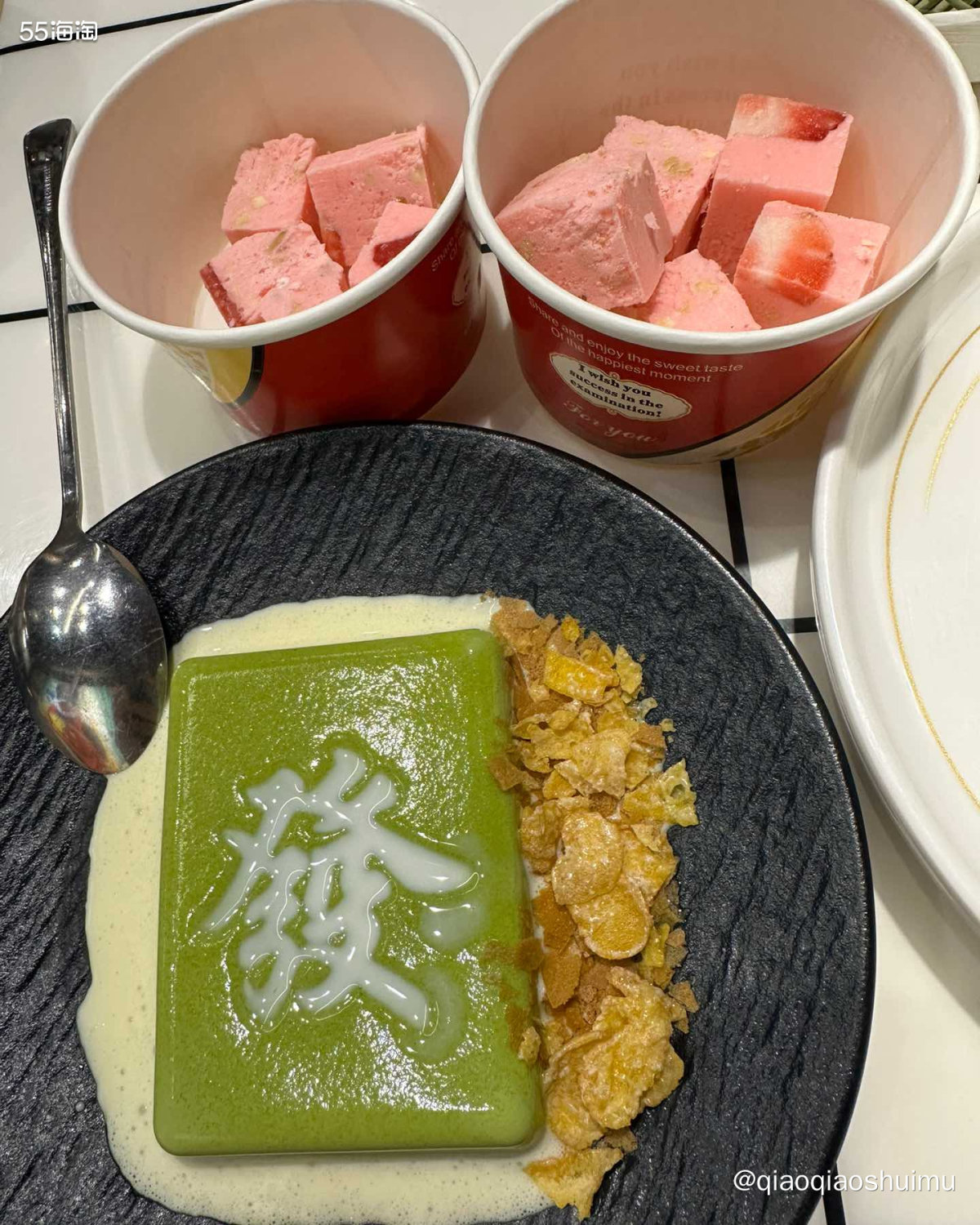 昨晚找了一家火锅串串香，不到200吃得饱饱。 锅底选了三拼，