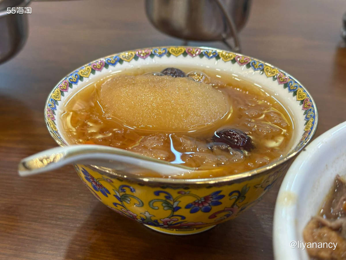 如果问北京有什么特色小吃，或许卤煮算是其中一个，门框卤煮是北