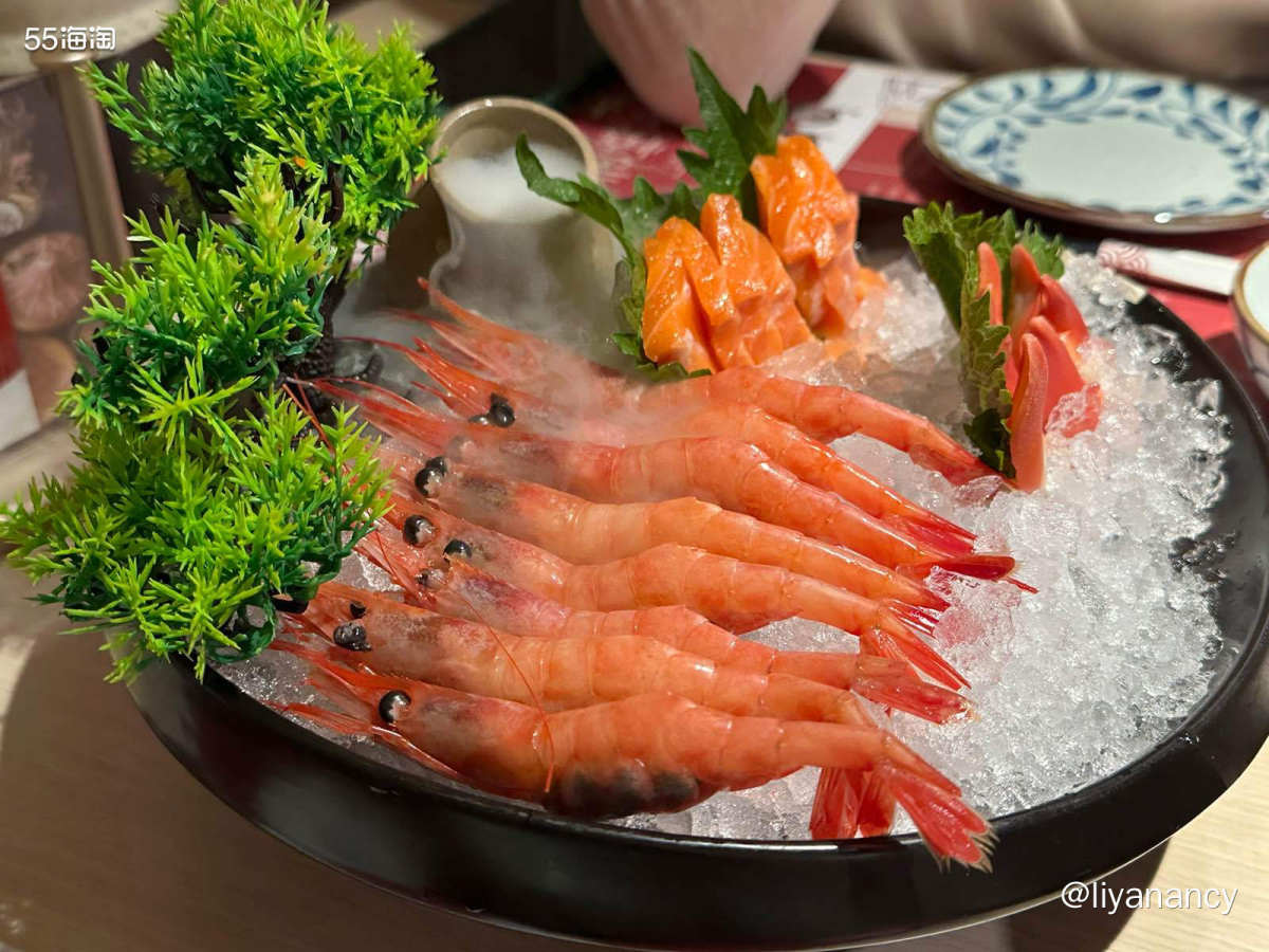 和小伙伴们聚餐选的自助店，有多种套餐可以选，我们点的是和牛和