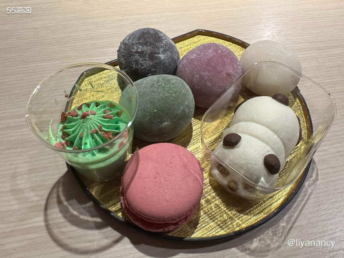 和小伙伴们聚餐选的自助店，有多种套餐可以选，我们点的是和牛和