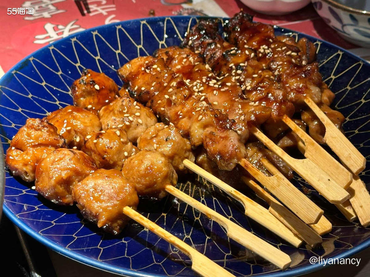 和小伙伴们聚餐选的自助店，有多种套餐可以选，我们点的是和牛和