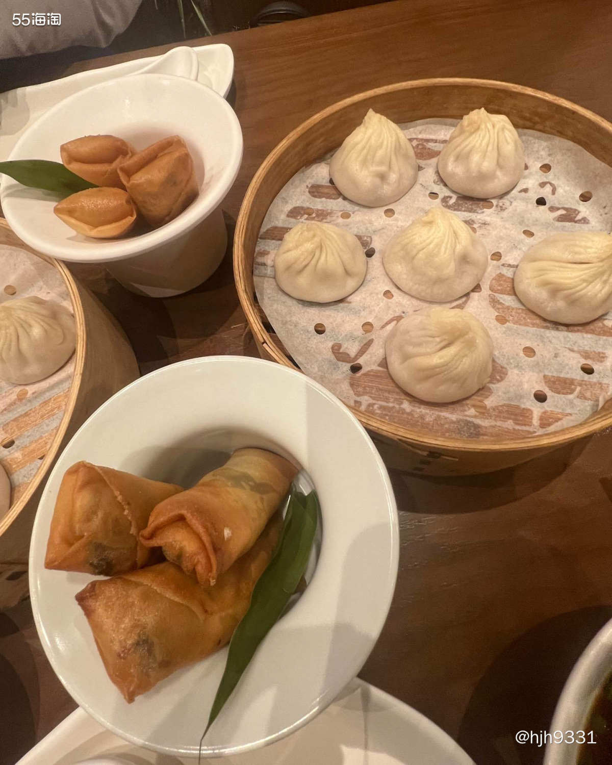 🍜今天中午，跟孩子两个人去吃了小笼包。这家是新开没多久的，